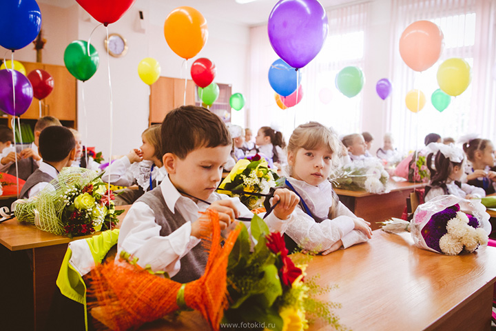 1 сентября, линейка у школы 1562, дети, праздник, день знаний, семейный фотограф Екатерина Вишневская, съемка детей, Москва