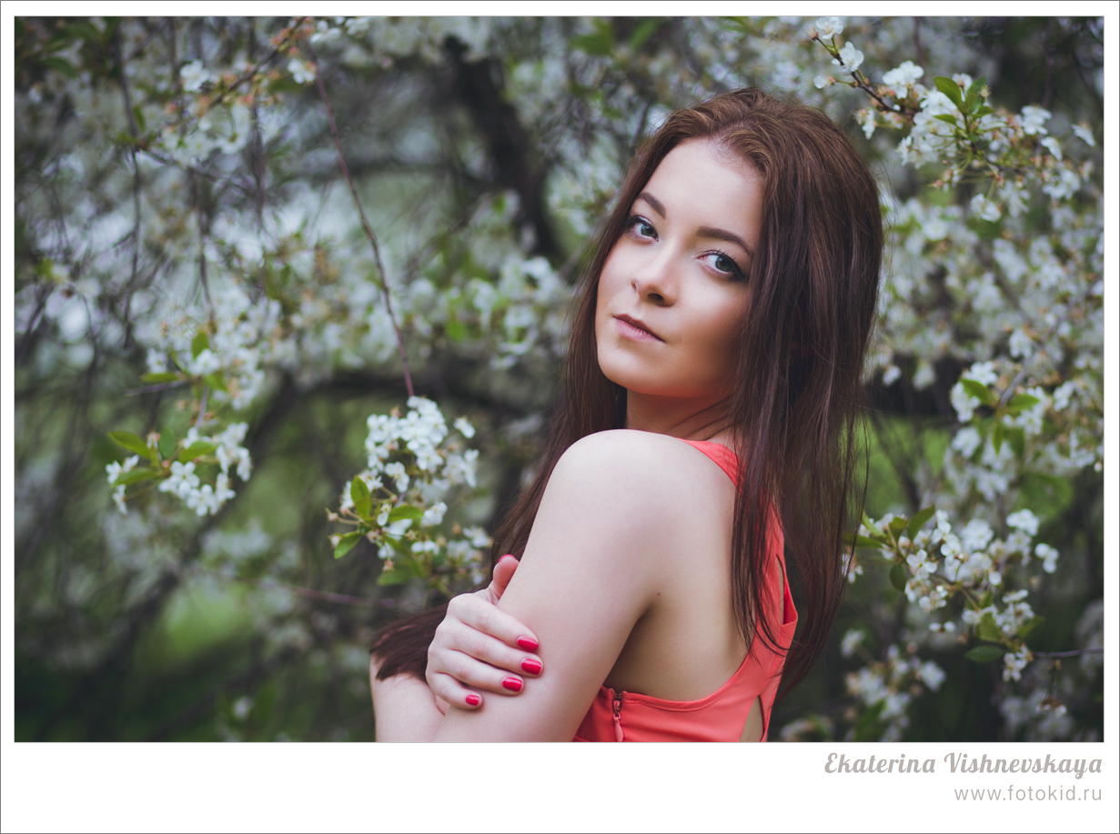 фотограф Москва услуги фотосессия цветущий сад Вишневская Екатерина портрет Коломенское  